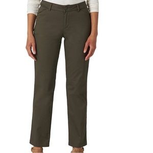 Women's Lee Wrinkle-Free
Relaxed Fit Straight-Leg Pants/ 14 short